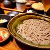 Soba Shubo Tsunagiya - 粗挽き 二八 単品だけど、ランチは小鉢と香物付き。蕎麦湯は途中湯のみでいただけます。