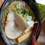 RAMEN SHELTER - ９９０円