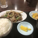 万里 - レバニラ炒め定食800円