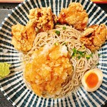 瀬谷そば - 料理写真:名物大根唐揚げうどん　900円　大根おろしに大根そばのタレをかけたもの　これで完成！