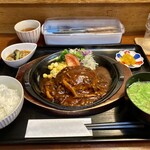 ハンバーグととんかつの店 ハンとん亭 - 日替わり定食（ハンバーグ）880円