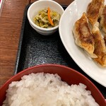 Ringer Hut Mitaka Iguchi Ten - ぎょうざ7個定食(大盛り)+ぎょうざ(5個)