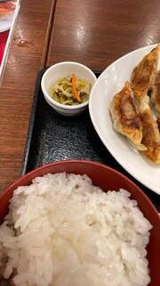 Ringer Hut Mitaka Iguchi Ten - ぎょうざ7個定食(大盛り)+ぎょうざ(5個)