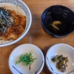 うなぎ料理 丑松 - 料理写真:まぶし上丼