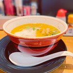 HIRARI noodle - 料理が運ばれてきた。 熱々の「トマチリde釜玉」が目の前に並ぶ。