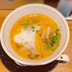 HIRARI noodle - あの夜の80年代のメロディーと、温かい店員たちの笑顔に包まれたひととき。 僕はこの店が、いつでも戻ってこれる場所だと確信した。