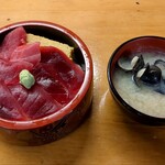 栗崎屋 - 料理写真:まぐろ丼としじみ汁＠1650