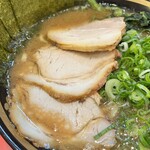 Yokohama Iekei Ramen Kawashima Ya - ◾️特製らぁめん¥1.100   
                      　※2回目の訪問、麺柔らかめを申告
                      　※特製は燻製焼豚2枚、煮豚2枚、海苔5枚、
                      　　九条ねぎの構成