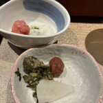 季の湯 雪月花 - まぐろ山かけ、おしんこ、梅干