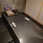 居酒屋とみ - 贅沢にも、週末でしたので、場所柄混まずで、広い部屋に案内されました。ラッキー