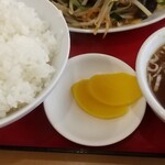 くるまやラーメン - レバニラライスのたくあん