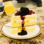 Kitahama Retro - 山盛りベリーショートケーキ