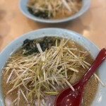 ラーメンショップ八峯 - 手前がネギチャーシュー