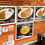 ニューダルニー - メニュンは、たったの4種類　※ならば、私はカレーうどんで　※メニュンにはないけど、生卵も+50円で販売してます