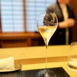 蒼菓 - 炭酸ガスを注入して、オープニングのシャンパーニュのイメージで。
            金萱爽香の名の通り、とても爽やかです(^^)