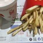 McDonald's Hankyu Kawanishi Nose Guchi Eki Ten - ポテト、シェイク。