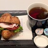 THE CITY BAKERY Kyobashi Toda Birudingu - THE CITY BAKERY 京橋トダビルディング店 ＠京橋 クロワッサンサンド BLT 税込885円 ＋ アールグレイホットティー 税込495円 ランチセットで税込1,100円