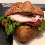 THE CITY BAKERY Kyobashi Toda Birudingu - THE CITY BAKERY 京橋トダビルディング店 ＠京橋 クロワッサンサンド BLT 税込885円