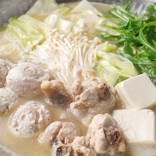 A must-see for Hot Pot lovers! "Hot Pot" made by slowly simmering a whole chicken