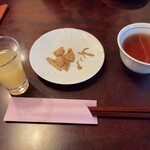 蕎麦倶楽部　佐々木 - 料理写真:蕎麦せんべいとりんごジュース