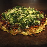 Okonomiyaki Katsu - 豚モダンソバねぎのせ