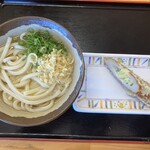 セルフうどん 富士山 - 料理写真:かけうどん1玉220円　ポテサラちくわ90円