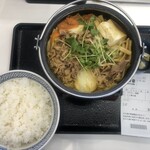 吉野家 - カレー牛すき鍋膳。ご飯大盛り。¥932税込。