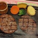 炭焼きレストランさわやか - 料理写真:げんこつハンバーグ1540円税込、よく焼きで頼むとすでに半分にカットされてギュッと押し付けられて出てくる。