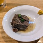 Gyutan Ryori Kaku Mitsukoshi Mae Ten - 牛タンの角煮（取り分けた後に写真を撮ってしまいましたが、元々は大きな塊がもう1個入ってました）