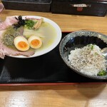 Soupmen - 看板商品の牡蠣塩らぁ麺「金豚玉」です