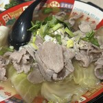 Peking Duck Senmonten Ginza Hotei Funabashi Ten - この牛肉とキャベツの薬膳スープも以前はとても美味しい異国情緒なお味だったのだけど、今回はお味が変わって普通の鶏がらスープみたいな感じになってて残念。。。