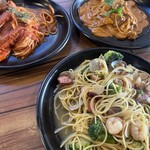 pasta家 - エビとブロッコリーのアーリオオーリオ¥1,450＋漁師風トマトソース¥2,300＋生うにクリームソース¥2,200