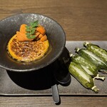 SAAWAAN BISTRO - 生うにと卵黄の焼きアイップ、もち米スティック 1815円