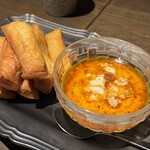 SAAWAAN BISTRO - 揚げパンとチリ豆腐ディップ 935円