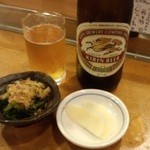 Seafood Shokudo Isono Ya - 中瓶ビール＋定食の小鉢と漬物