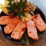 皇楽苑 - 特上カルビ 
焼き野菜もたっぷり