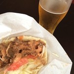 SARAY Kebab Kaminarimon Ten - ミックスケバブLとビール(^_^)
      ベリーホットのソースは辛い！