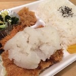 Yanagi Seiniku Ten - おろしトンカツ弁当。柔らかなトンカツにおろしがたっぷりと乗っていて大変美味でした(*´ω｀*)