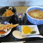 Wafu Restaurant Kase - これがお得なランチ！　花蕎麦+ミニキス天丼＋トッピングのエビ天