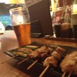 Sumidouraku Torii - 焼き鳥盛り合わせとビール