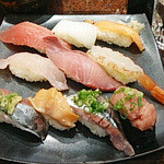 Gatten Sushi Higashimatsuyama Ten - 日替わり１０貫にぎりランチ８５０円