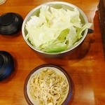 Shichirin Yakiniku Anan Shinmatsudo Ten - 1,500円コース・塩キャベツ・もやしナムル(2人前) 