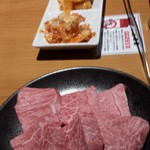 長崎和牛焼肉ぴゅあ - ミスジとキムチ盛り合わせ