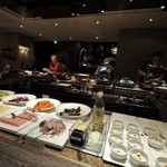 THE ROYAL PARK HOTEL Kyoto Sanjo - スタイリッシュな店内は80％以上が外国人（白人系）