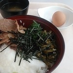 Triangle - ネコヤマ丼　930円　温泉卵付き