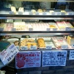 BuFuUu - 店頭です。この日はだいぶ売りきれてしまっていましたが、ふかふかで美味しいパンと、ボリューミーなサンドウィッチです。