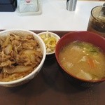 すき家 - 牛丼並と豚汁、おしんこセット(\507)