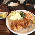 とんかつ 多津美 - ヒレカツ定食並
            ローカルなトンカツ屋さん