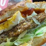 McDonald's Kanpachiya Hachimanyama Ten - グレービーソースが覗く