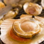 Grilled live scallops with butter and soy sauce